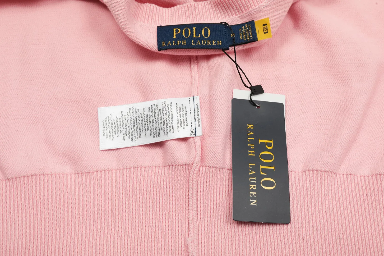 P190 Top quality" Style number: DS010# [Ralph Lauren solid color round neck basic pony embroidered logo knitted cardigan long sleeves] ✅Ralph Lauren Ralph Lauren classic basic versatile jersey cardigan long-sleeved small jacket ✅Main supplier of platform live broadcast wholesale entity ✅ZP quality 1:1 version can scan the code to enter the GF website Counter quality ✅Detailed quality is the only one in Guangzhou Imported quality cotton yarn focuses on high-end and cost-effective Needless to say good quality. ✅The version is restored to the original. Loose, comfortable and stress-free. Simple is high-end. Classic is timeless. ✅The upper body is simple and easy to match. A must-have for goddess ootd. Good-looking clothes are never picky. A must-have in the goddess’ wardrobe. Size: S-XL. Color: off-white, light blue, pink, khaki, military green, gray, navy blue, black, Chinese red, mint green.